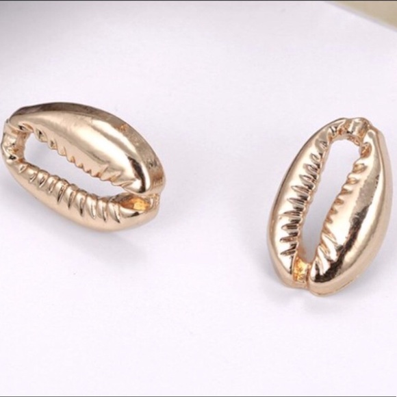 LAST PAIR- Gold Cowrie Shell Earrings - Picture 1 of 5